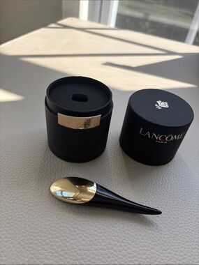 Lancome petal massage tool for face ( brand new in box )